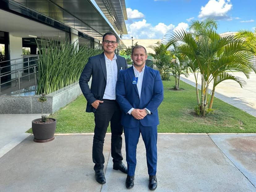 a-coordenadora-da-sala-de-situacao-sara-cardoso-comemora-a-inauguracao-do-espaco-que-monitora-diversos-parametros-meteorologicos-e-ambientais-atraves-de-diversas-plataformas-e-possivel-supervisionar-parametros-hidrometeorologicos-como-chuvas-niveis