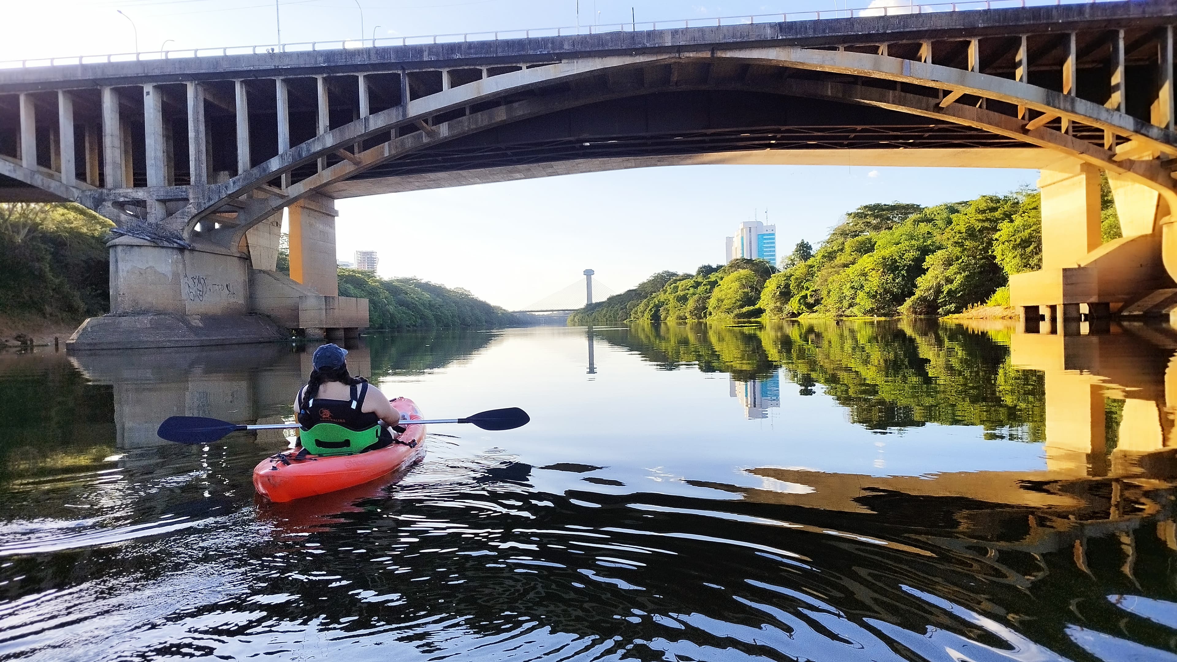 Turistas norte-americanas se encantam com passeio de caiaque no Rio Poti em Teresina
