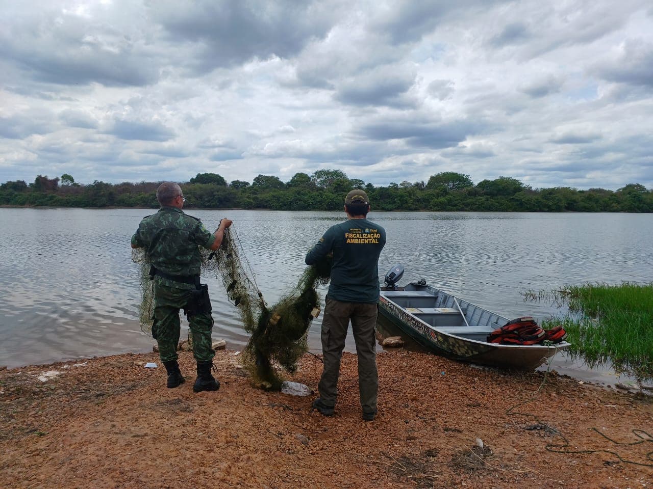Fiscalização apreende cerca de dois mil metros de rede de pesca ilegal durante a piracema no Piauí