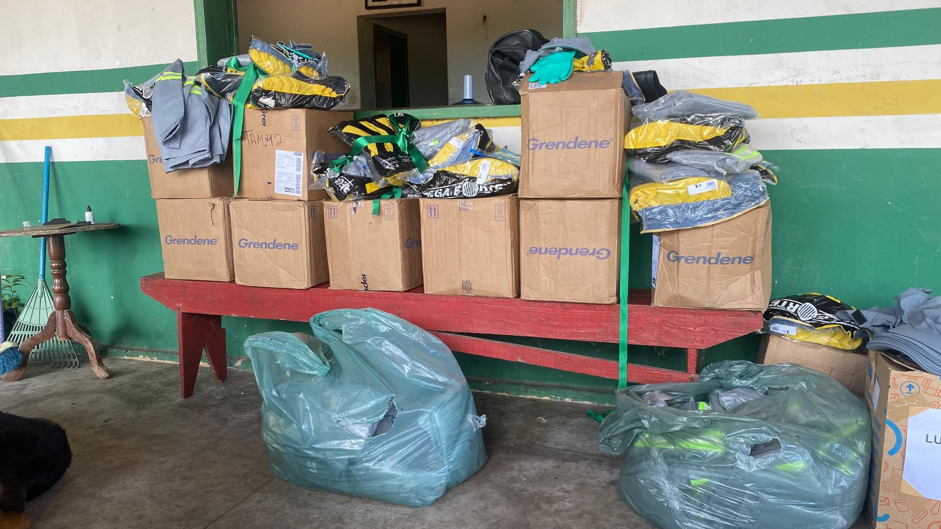 Semarh realiza entrega de 42 kits de EPI para catadores de materiais recicláveis em Piripiri